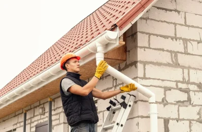 Pose et remplacement de gouttières à Deuillet